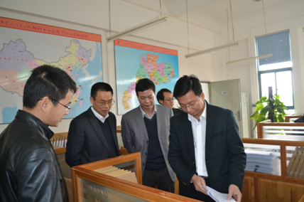 （图三）谭建辉院长参观项目办