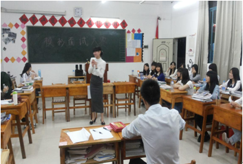 （图一）12会计1班在举行模拟面试
