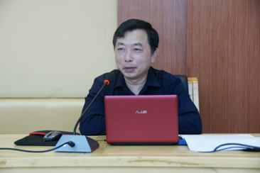 （图四）谭绍华研究员在做专题报告