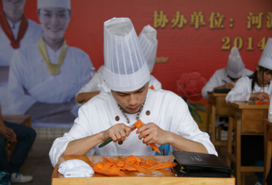 （图二）食品雕刻，游“刃”有余