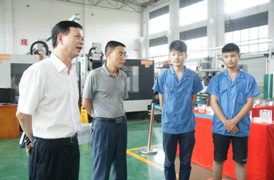 (图一)黎海波校长寄语选手 (图一)黎海波校长寄语选手