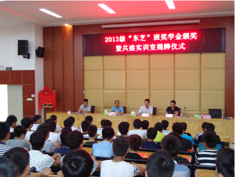 （图一）仪式现场