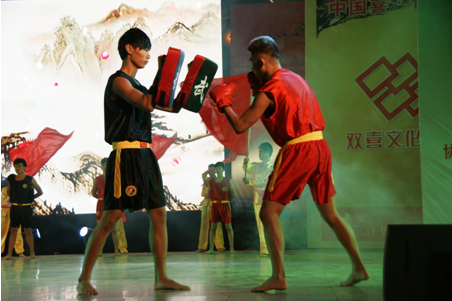 （图三）武术表演《精忠报国》
